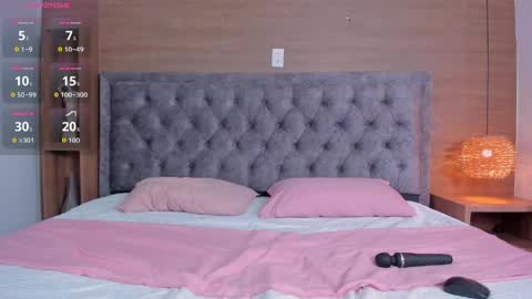 Snapshot of 01victoria chatting on 05-18-26, 01:06 01victoria online show from 05-18-26, 01:06