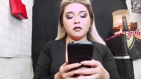 Snapshot of 12inchsexyanacodats chatting on 11-27-25, 02:02 sexy kia online show from 11-27-25, 02:02