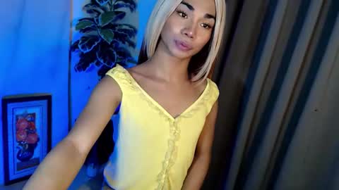 Snapshot of 18_nicole chatting on 06-08-26, 01:33 barbie online show from 06-08-26, 01:33