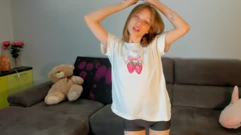 Kira online show from 06-22-26, 04:48