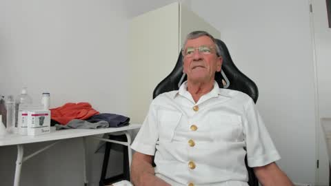 Henk online show from 04-12-26, 05:18