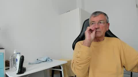 Henk online show from 05-19-26, 01:50