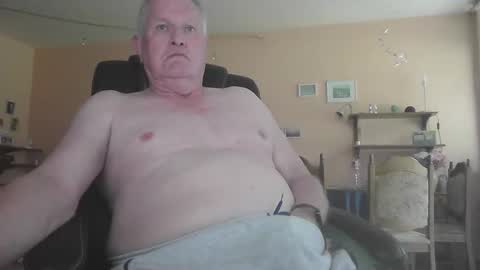 Snapshot of 29famila chatting on 09-20-25, 04:08 29famila online show from 09-20-25, 04:08