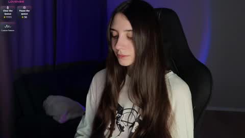 Lina       free control in pvt online show from 04-06-26, 06:09