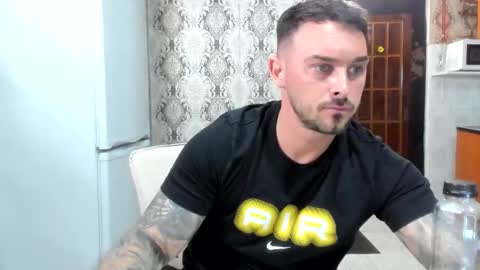 2sexymuscles online show from 05-11-26, 08:06