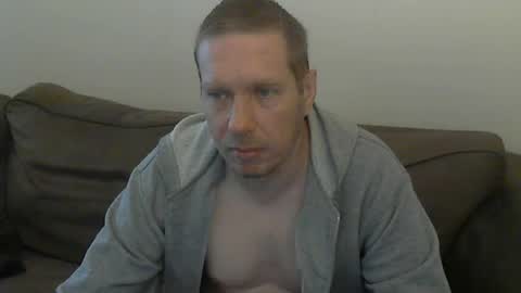 2small4you83 online show from 06-05-26, 11:05