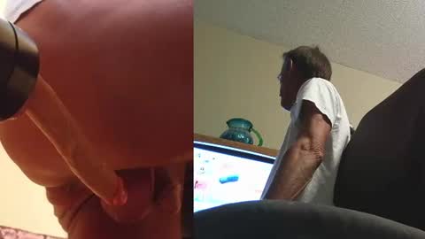 Snapshot of 2tiredoftoys chatting on 06-27-26, 02:27 2tiredoftoys online show from 06-27-26, 02:27
