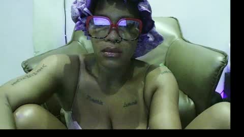 Snapshot of 420ebony_goddess chatting on 07-05-26, 07:26 goddess zuri online show from 07-05-26, 07:26