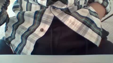 Snapshot of 4glz chatting on 12-05-25, 01:36 4glz online show from 12-05-25, 01:36