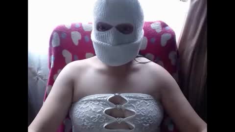Snapshot of 666maskgirl chatting on 05-12-26, 05:10 SHANNON online show from 05-12-26, 05:10