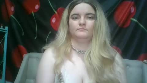 6redhotbunnie9 online show from 11-18-25, 12:38