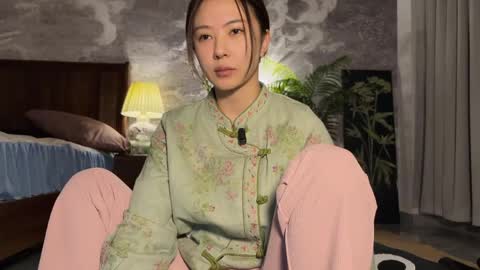 lily online show from 04-19-26, 01:21