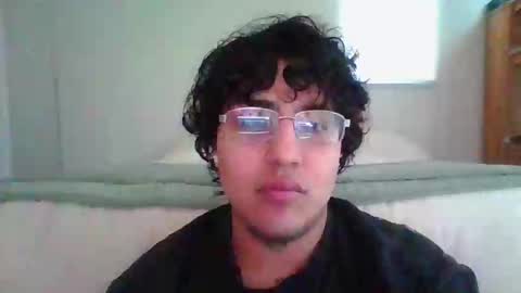 Butterfly boy online show from 12-23-24, 07:09