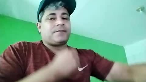Snapshot of 9vinhocamshow chatting on 05-04-26, 10:22 9vinhocamshow online show from 05-04-26, 10:22