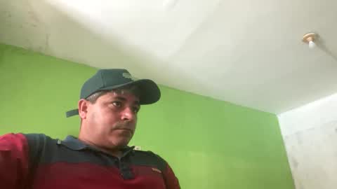 Snapshot of 9vinhocamshow chatting on 05-12-26, 11:29 9vinhocamshow online show from 05-12-26, 11:29