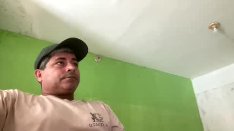 Snapshot of 9vinhocamshow chatting on 05-14-26, 11:28 9vinhocamshow online show from 05-14-26, 11:28