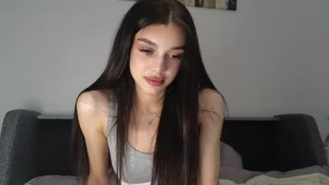 Snapshot of 9west chatting on 06-12-26, 11:20 KARINA online show from 06-12-26, 11:20
