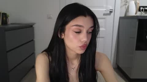 Snapshot of 9west chatting on 06-25-26, 01:15 KARINA online show from 06-25-26, 01:15