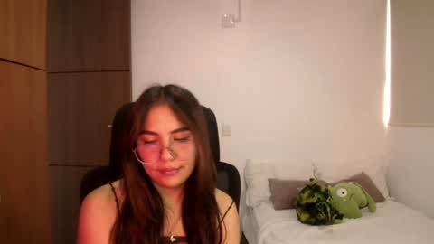 Snapshot of _abbyyyy_ chatting on 06-19-26, 04:22 abby 3 online show from 06-19-26, 04:22