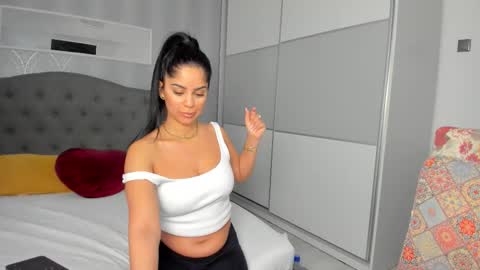 Snapshot of _adelle chatting on 03-19-26, 01:04 Adelle online show from 03-19-26, 01:04