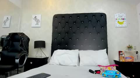 Snapshot of _alana_johnson chatting on 05-01-26, 11:59 _alana_johnson online show from 05-01-26, 11:59