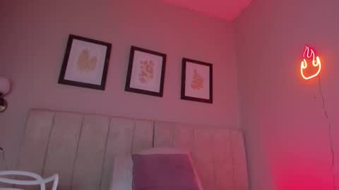 Snapshot of _alison_c chatting on 11-11-25, 11:32 Hii I m Alison online show from 11-11-25, 11:32