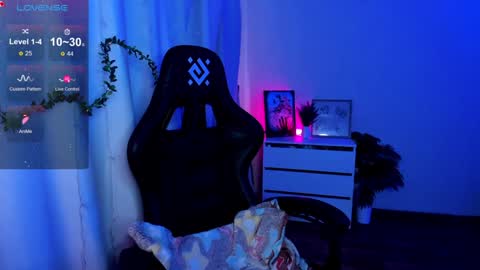 Amy NO NUDE MODEL online show from 01-13-25, 09:41