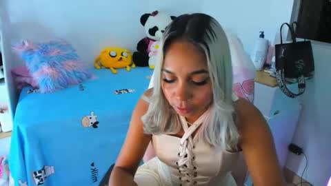 Snapshot of _analia chatting on 12-12-24, 04:04 Analia online show from 12-12-24, 04:04