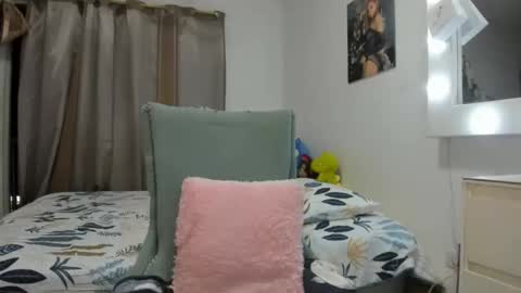 Analia online show from 04-28-26, 02:27