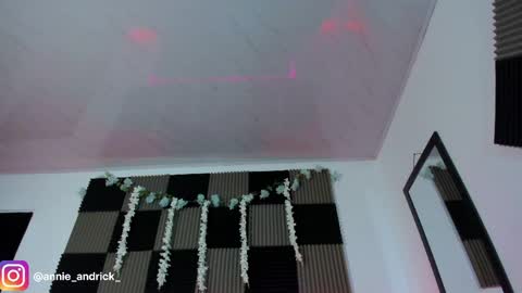 Snapshot of _annie_andrick_ chatting on 04-09-26, 11:04 Annie Andrick online show from 04-09-26, 11:04