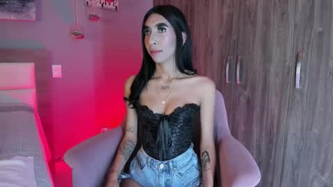 Ashly online show from 10-27-25, 07:18