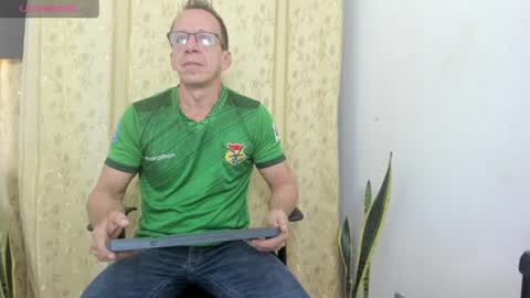 Snapshot of _axelking1_ chatting on 06-22-26, 11:40 Axel online show from 06-22-26, 11:40