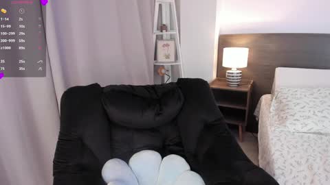 Mary online show from 04-25-26, 01:19