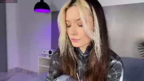 Snapshot of _blowjob_queen_ chatting on 07-12-26, 07:16 Hey were Vi and Alex VACATION FROM OCTOBER 31 TO NOVEMBER 12. AVAILABLE ON INST online show from 07-12-26, 07:16
