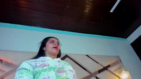 Snapshot of _carolinee_sweet chatting on 12-19-24, 07:07 Caroline Sweet online show from 12-19-24, 07:07