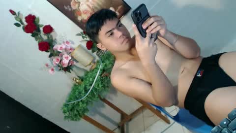 Snapshot of _cumwithrussel chatting on 06-19-26, 01:32 Russ online show from 06-19-26, 01:32