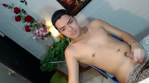 Snapshot of _cumwithrussel chatting on 06-25-26, 01:49 Russ online show from 06-25-26, 01:49