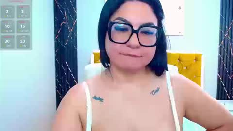 Snapshot of _curvy_mature_ chatting on 01-19-26, 04:00 _curvy_mature_ online show from 01-19-26, 04:00