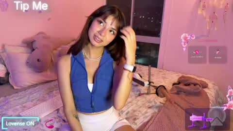 Snapshot of _cute_isabella_ chatting on 05-27-26, 11:35 _cute_isabella_ online show from 05-27-26, 11:35