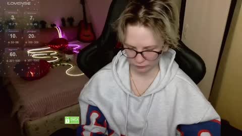 Snapshot of _elven_dreams__ chatting on 04-05-26, 05:21 chloue and Gretta online show from 04-05-26, 05:21