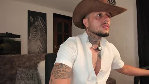 Snapshot of _emilio_escobar chatting on 06-08-26, 09:31 Emilio online show from 06-08-26, 09:31