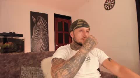 Snapshot of _emilio_escobar chatting on 06-14-26, 10:39 Emilio online show from 06-14-26, 10:39