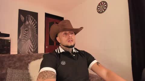 Snapshot of _emilio_escobar chatting on 06-18-26, 09:09 Emilio online show from 06-18-26, 09:09