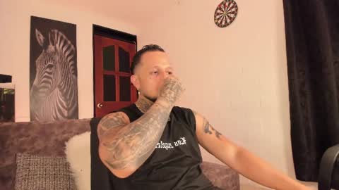 Snapshot of _emilio_escobar chatting on 06-19-26, 10:08 Emilio online show from 06-19-26, 10:08