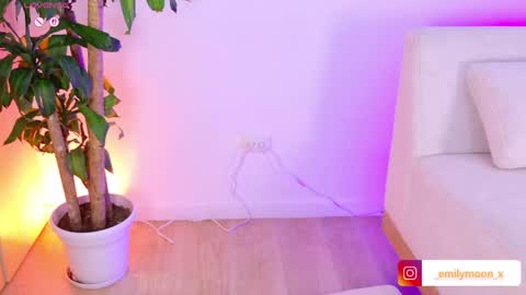 Snapshot of _emilymoon_x chatting on 04-04-26, 12:53 Emi online show from 04-04-26, 12:53