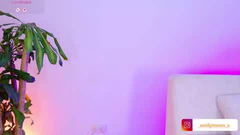 Snapshot of _emilymoon_x chatting on 04-06-26, 01:03 Emi online show from 04-06-26, 01:03