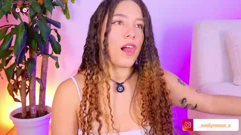 Snapshot of _emilymoon_x chatting on 04-16-26, 01:06 Emi online show from 04-16-26, 01:06