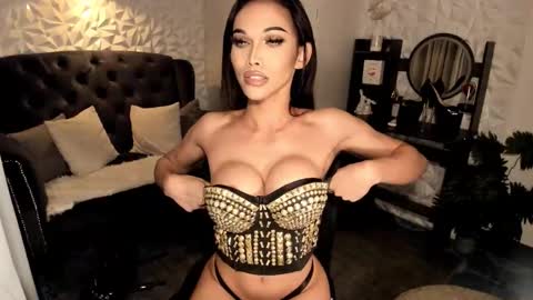 Snapshot of _enchantress_samira_ chatting on 02-12-26, 06:41 GODDESS SAMIRA online show from 02-12-26, 06:41