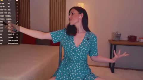 _esmeraldiyaa_ online show from 07-07-26, 08:02
