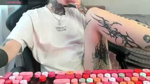 Snapshot of _feralberry__ chatting on 07-20-26, 10:39 Alis online show from 07-20-26, 10:39